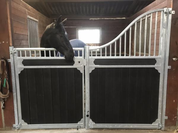 Pension dressage liverdy boxes